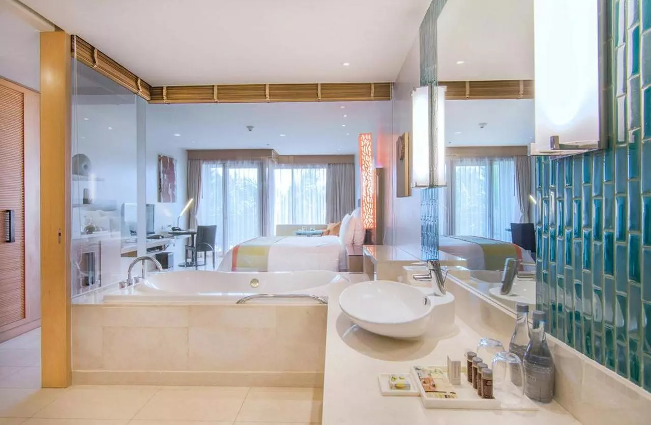 229594RENAISSANCE_SHABAVIZ (9).jpg